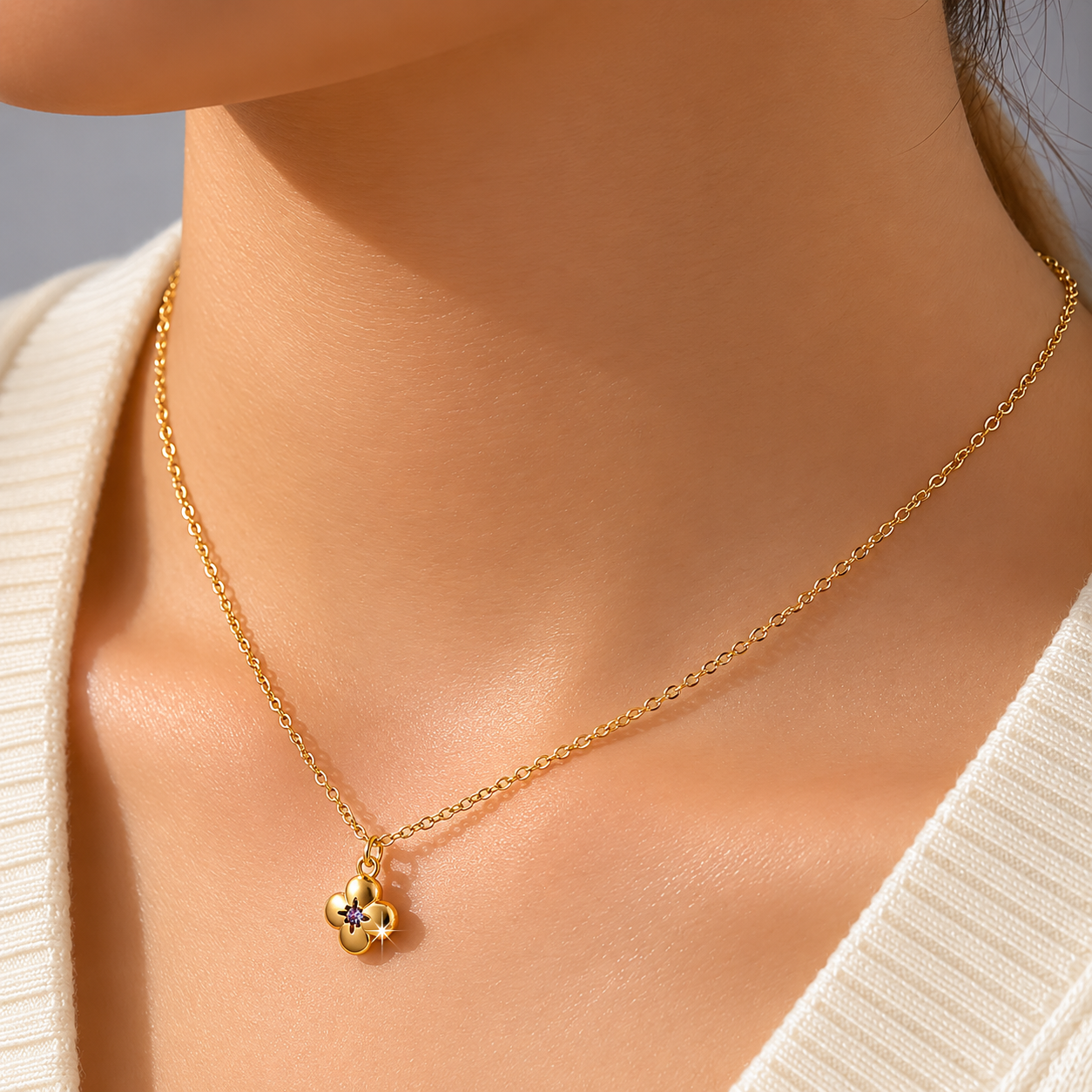 Flora Gold pendant necklace